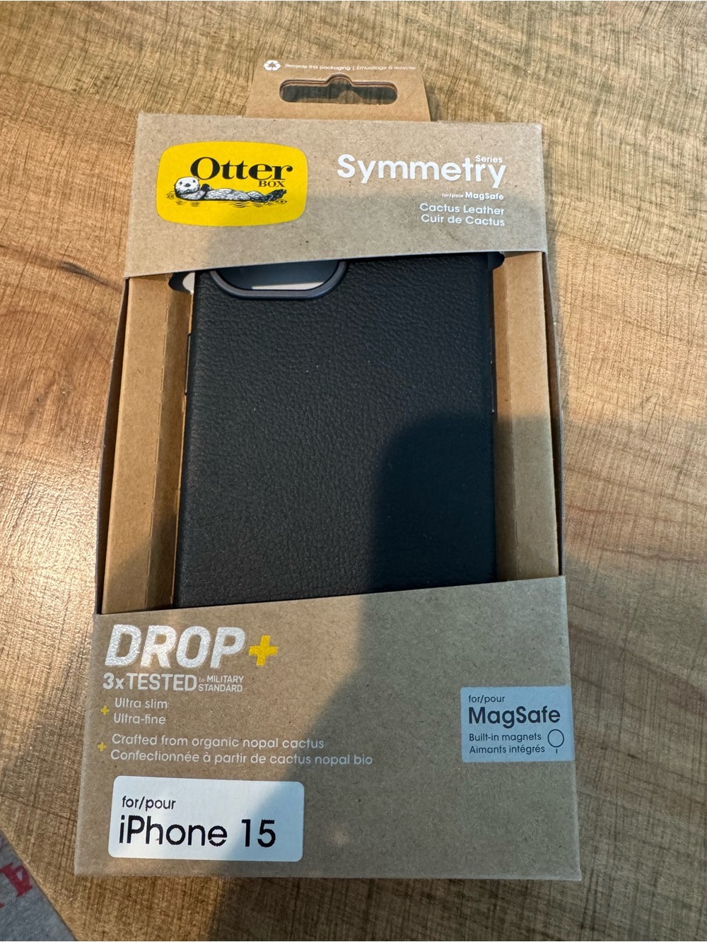 OtterBox Symmetry Cactus Leather MagSafe Case for iPhone 15 - Black
